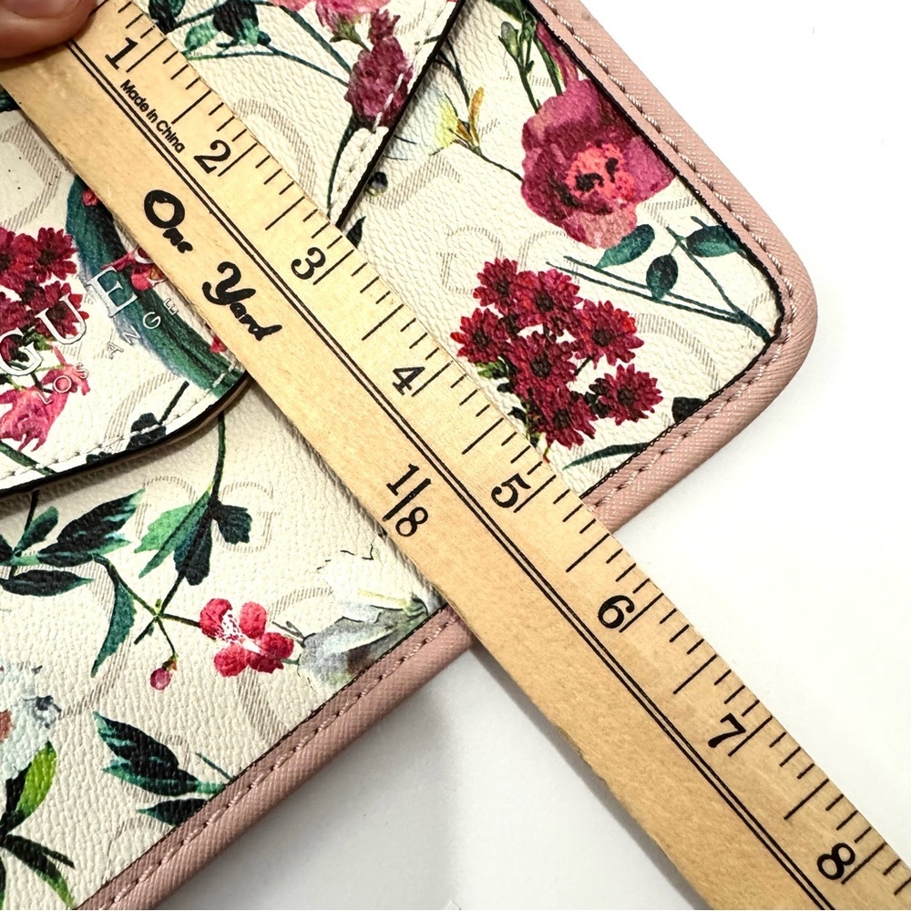Guess Floral Wristlet Clutch Wallet Cream Tan Floral Simple Cute Minimalistic - Picture 6 of 6